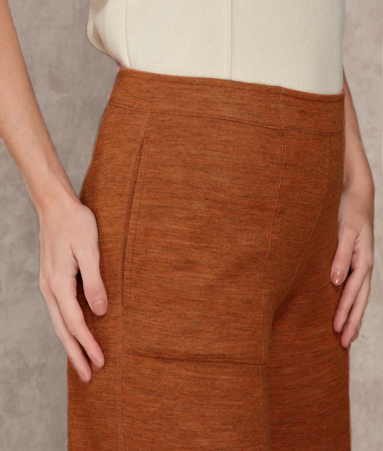 Pantalon Basico Estrecho - Caramelo tostado y Arena natural