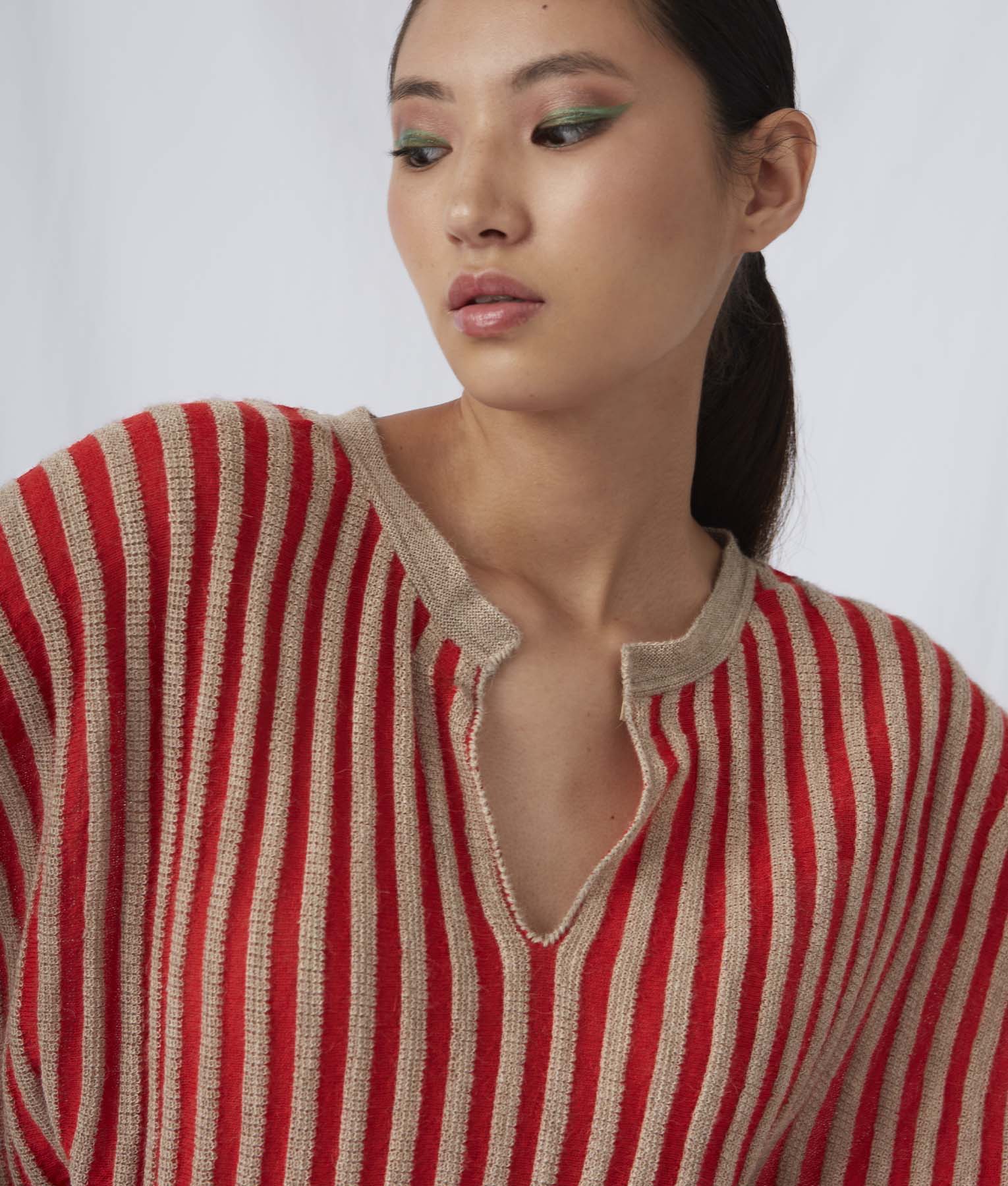 Poncho Las Rayas - Escarlata Llama Y Forro Plateado