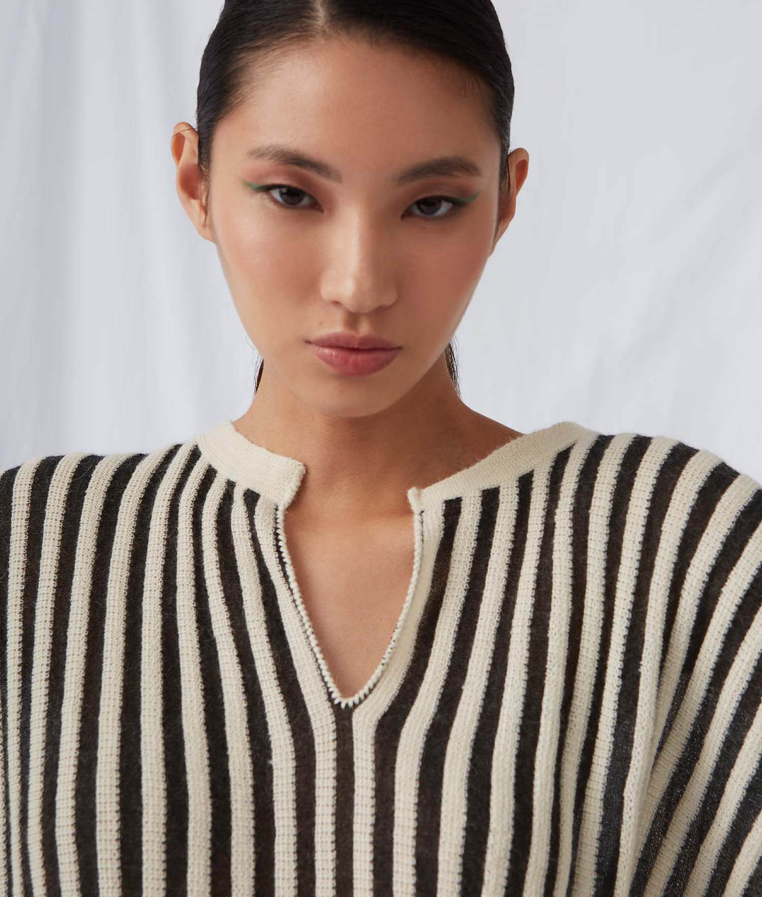 Poncho Las Rayas - Blanco Invierno Y Negro