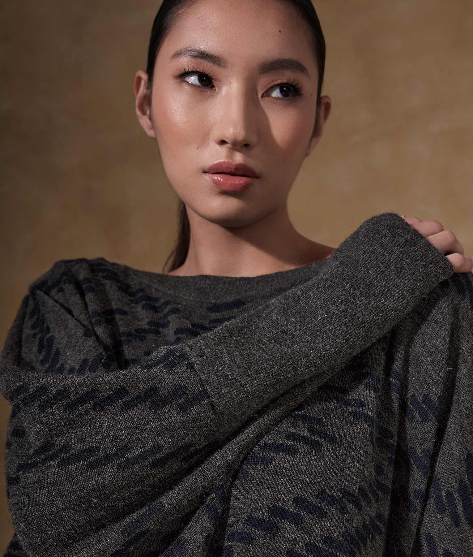 Poncho Bicolor Con Mangas - Gris Y Azul Marino