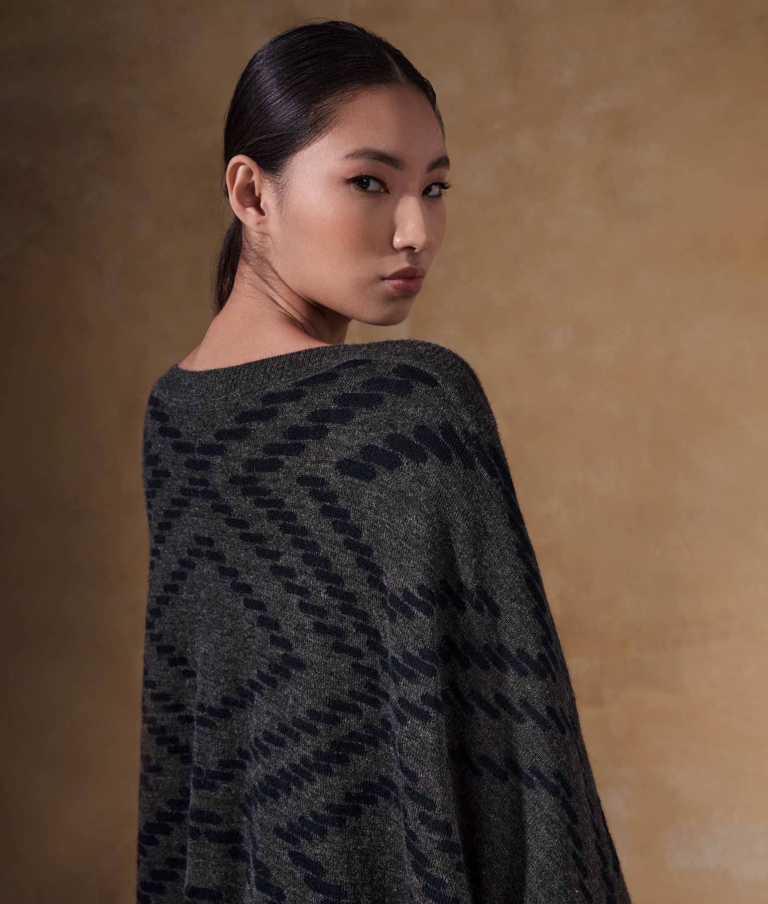 Poncho Bicolor Con Mangas - Gris Y Azul Marino