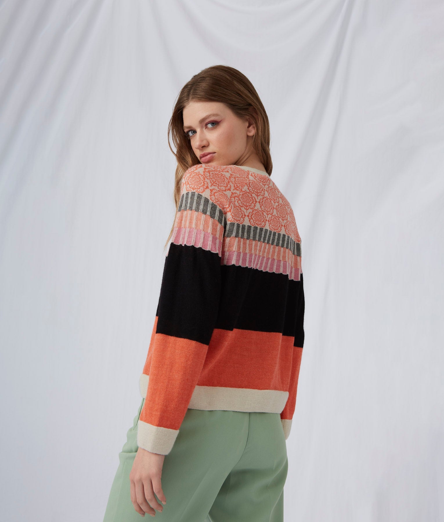 Chompa Vase Floreada