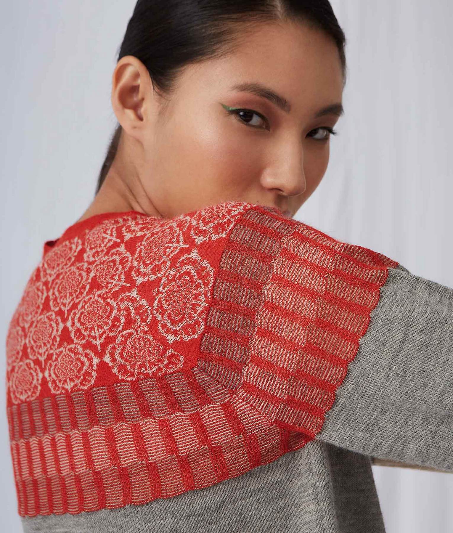 Chompa Vase Floreada