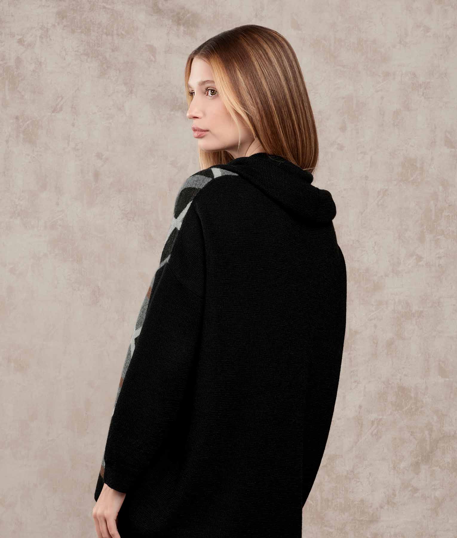 Poncho Collar - Negro Y Gris Titanio