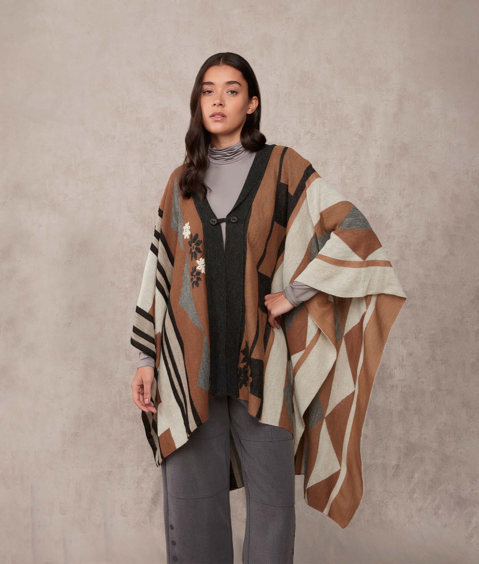 Capa Bordada - Negro Pirata Y Azucar Moreno