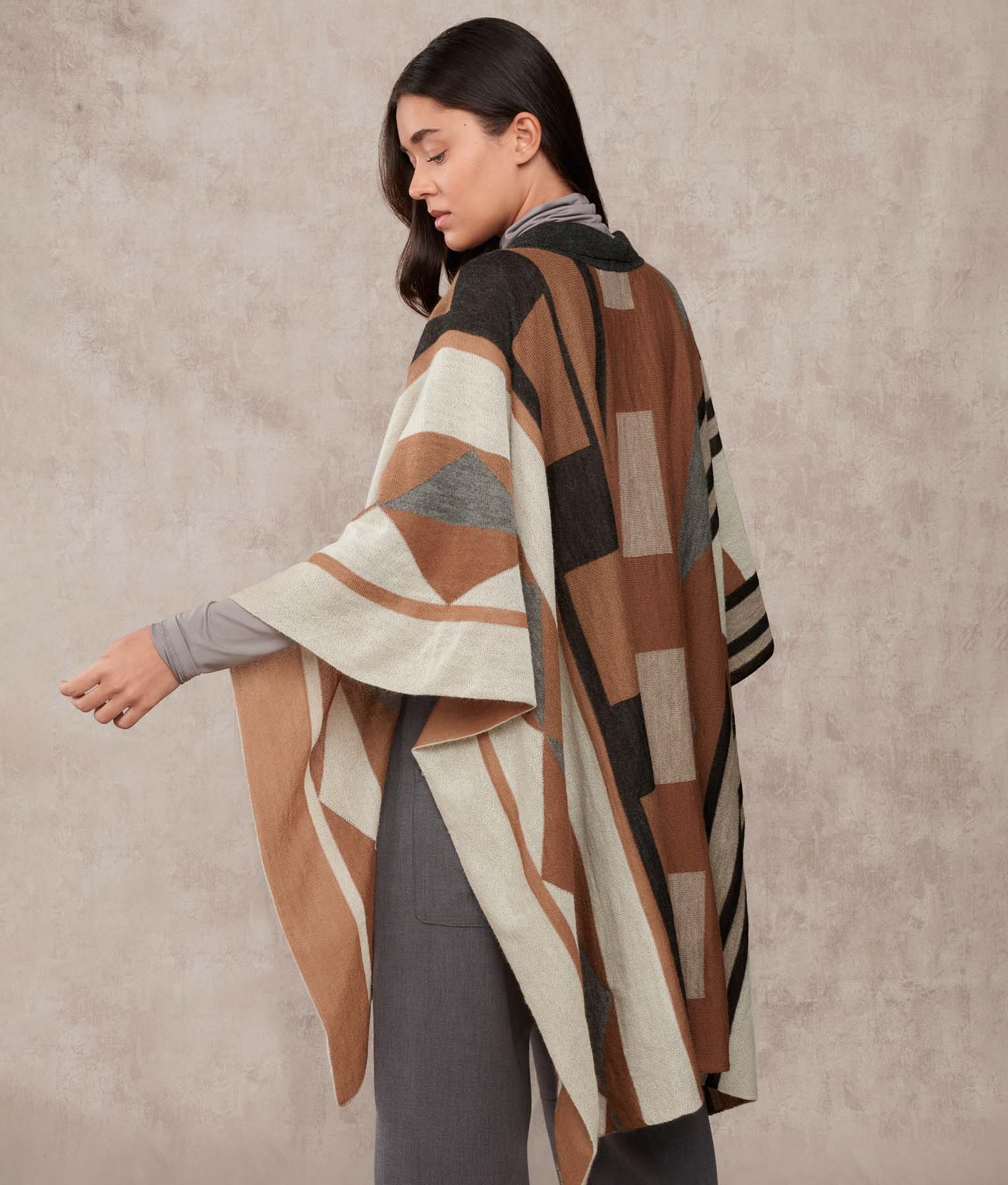 Capa Bordada - Negro Pirata Y Azucar Moreno