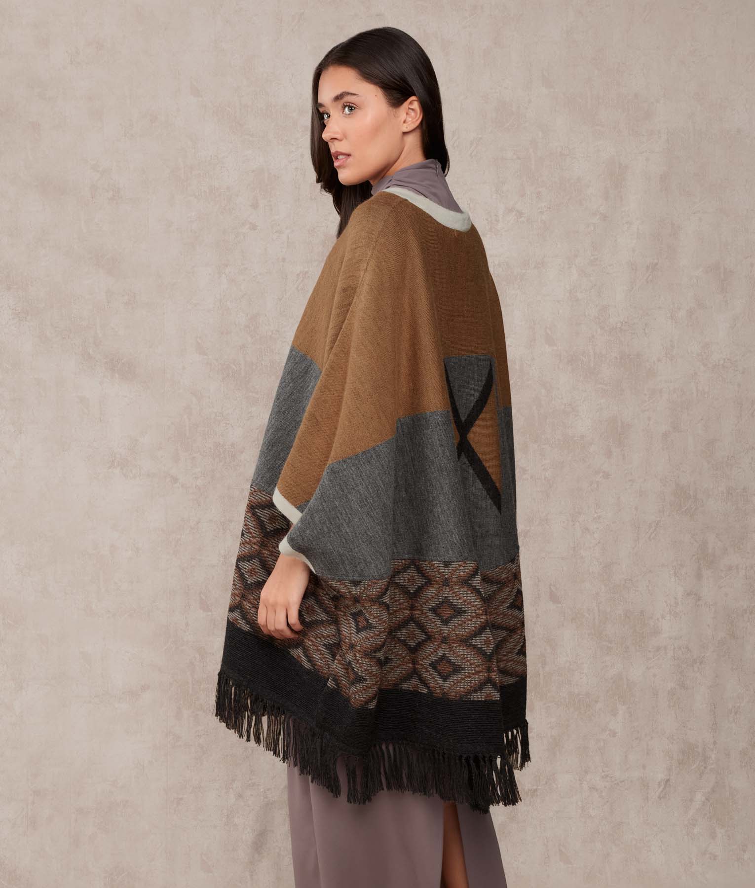 Poncho La Favorita Jacquard - Marron Tabaco Y Regaliz