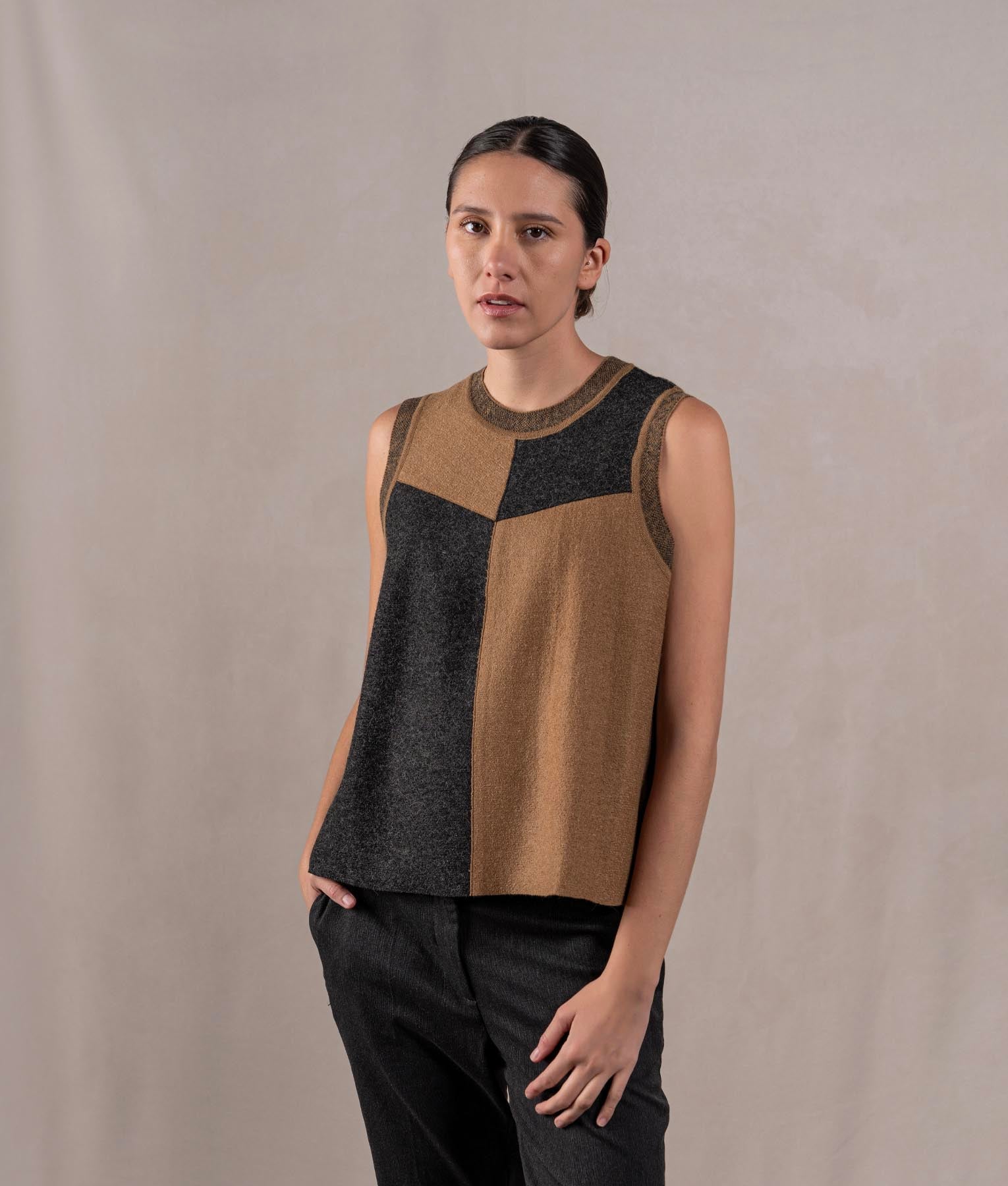 Chaleco Cuello Redondo - Coco Tostado Y Pirata Negro