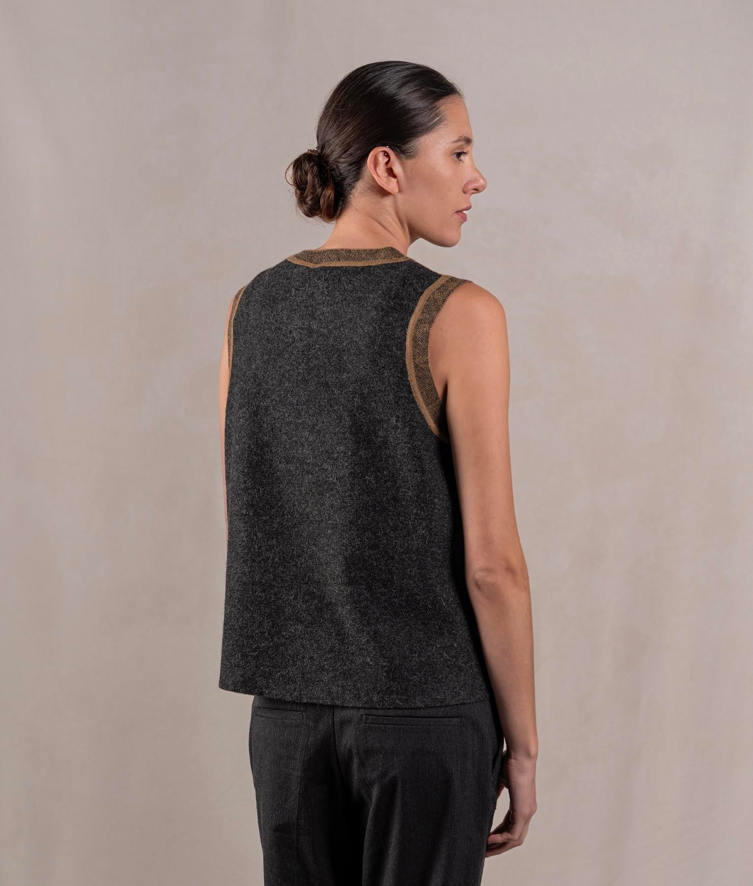 Chaleco Cuello Redondo - Coco Tostado Y Pirata Negro