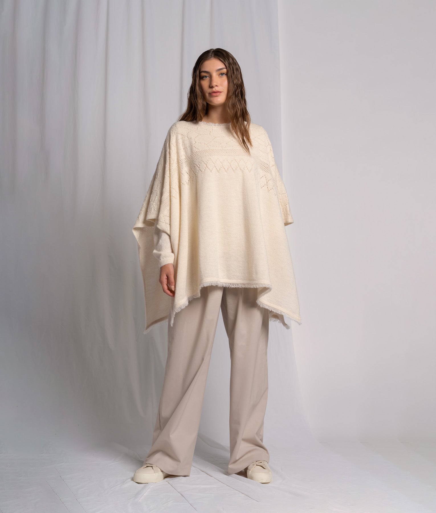 Poncho Flor Con Efecto De Encaje