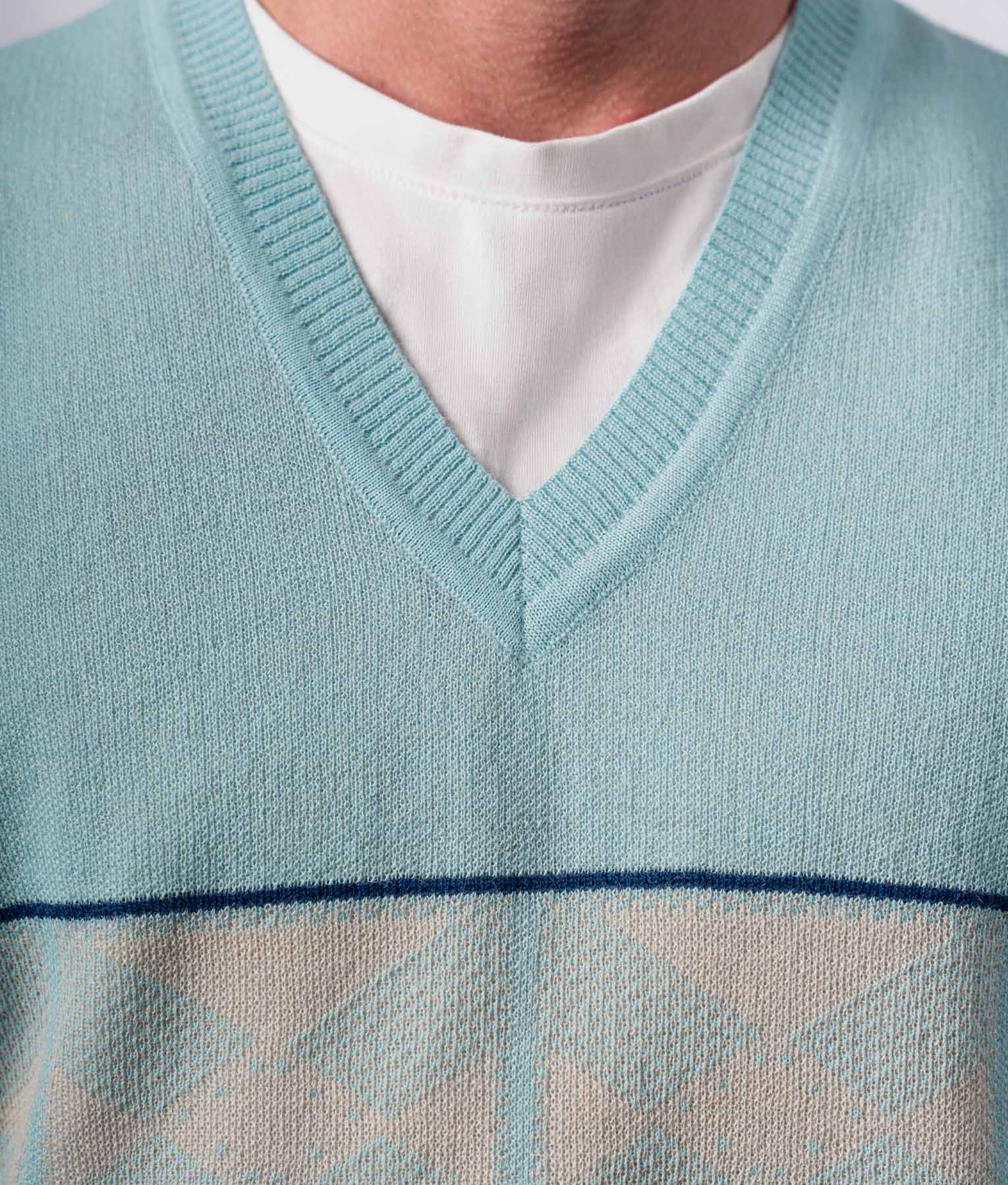 Chaleco Jacquard Relic Cuello En V - Azul Celeste Y Beige Claro