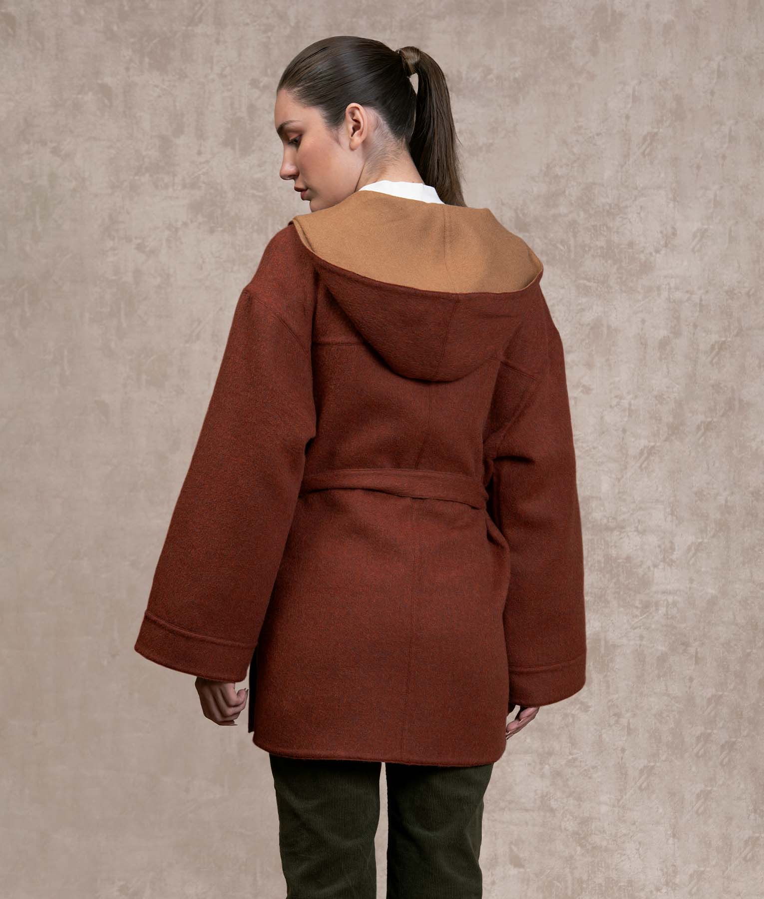 Abrigo Corto Con Cinturón