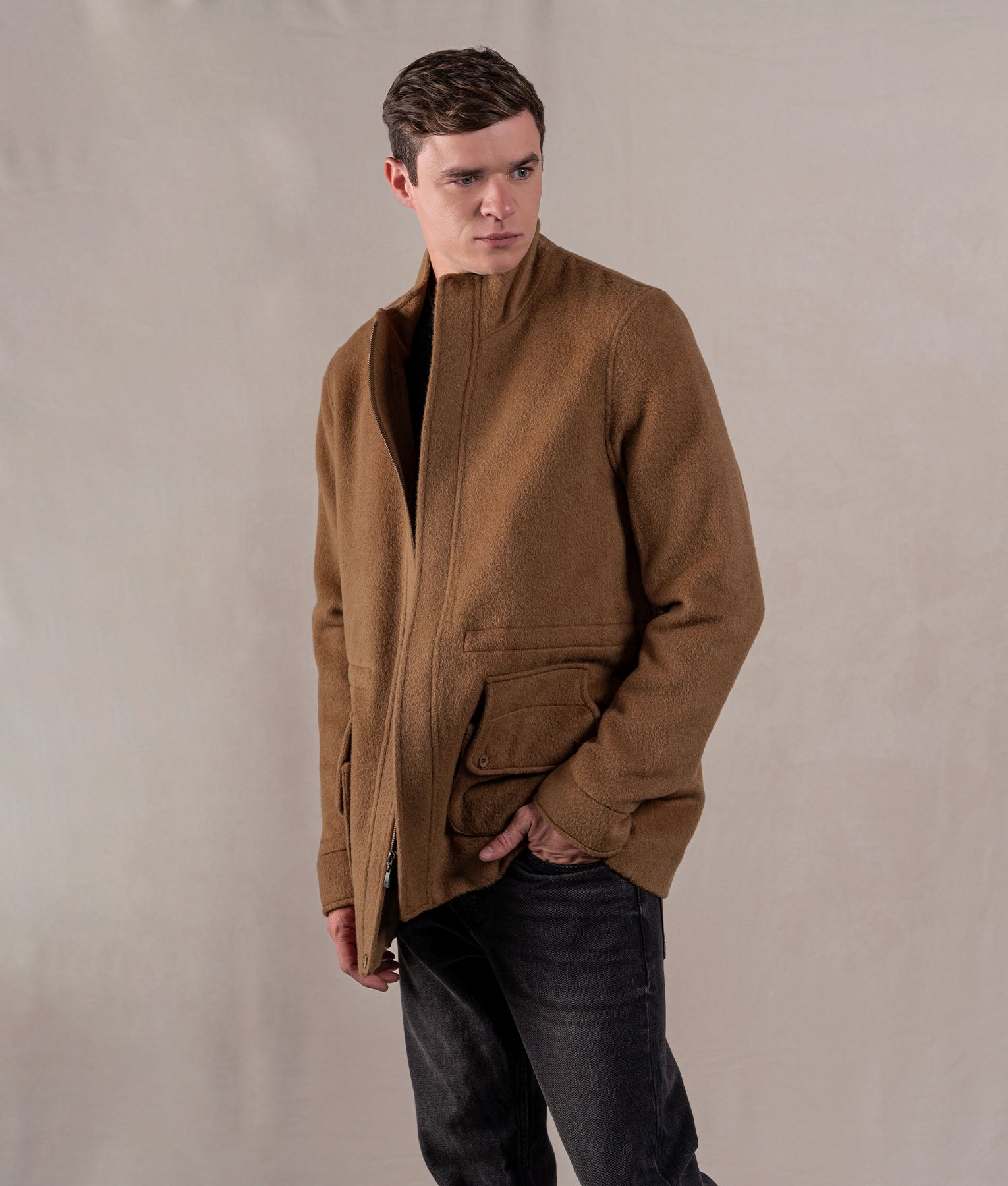 Abrigo Con Bolsillos Cargo - Coco Tostado