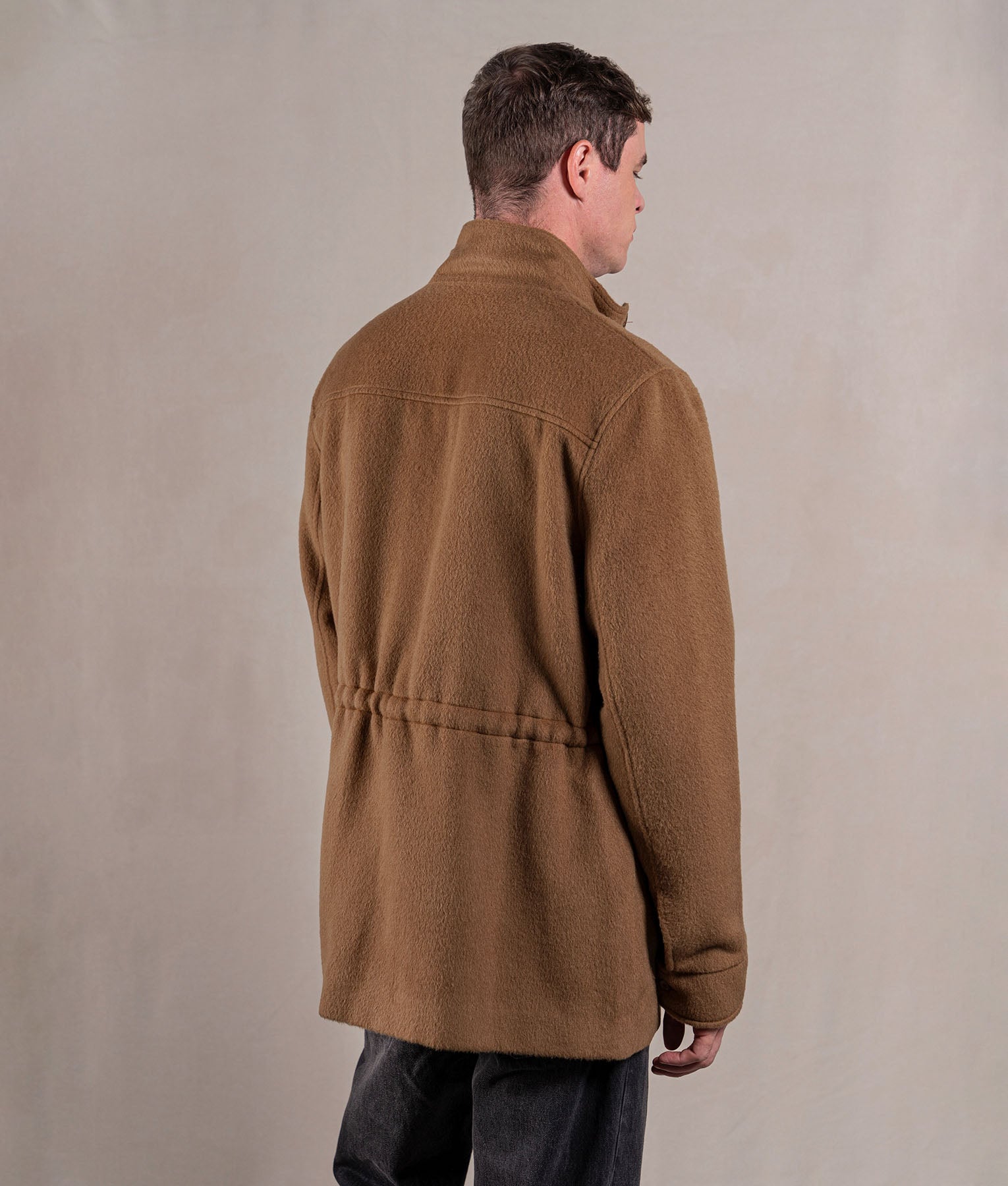 Abrigo Con Bolsillos Cargo - Coco Tostado