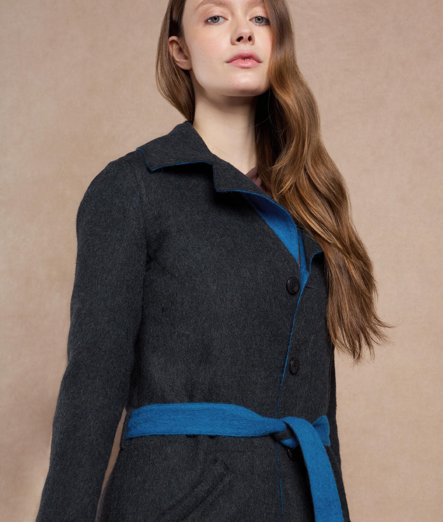 Abrigo Oversize Reversible Con Cinturón - Azul Petróleo Y Gris Oscuro