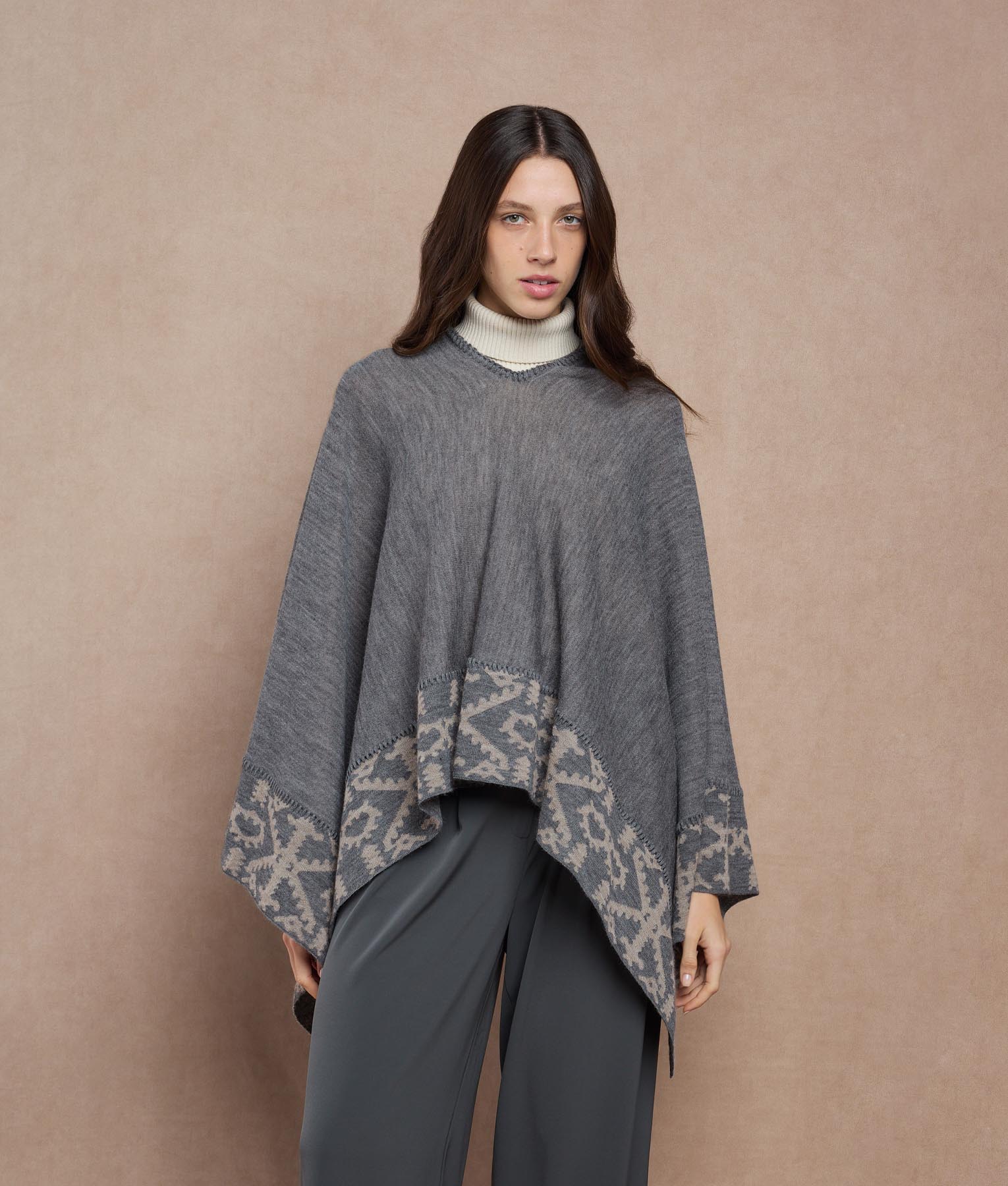 Poncho Reversible Trimmed