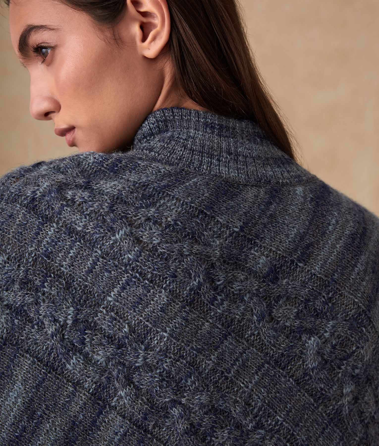 Poncho Con Cierre - Estampado Azul Cielo De Diciembre Y Azul Cristal