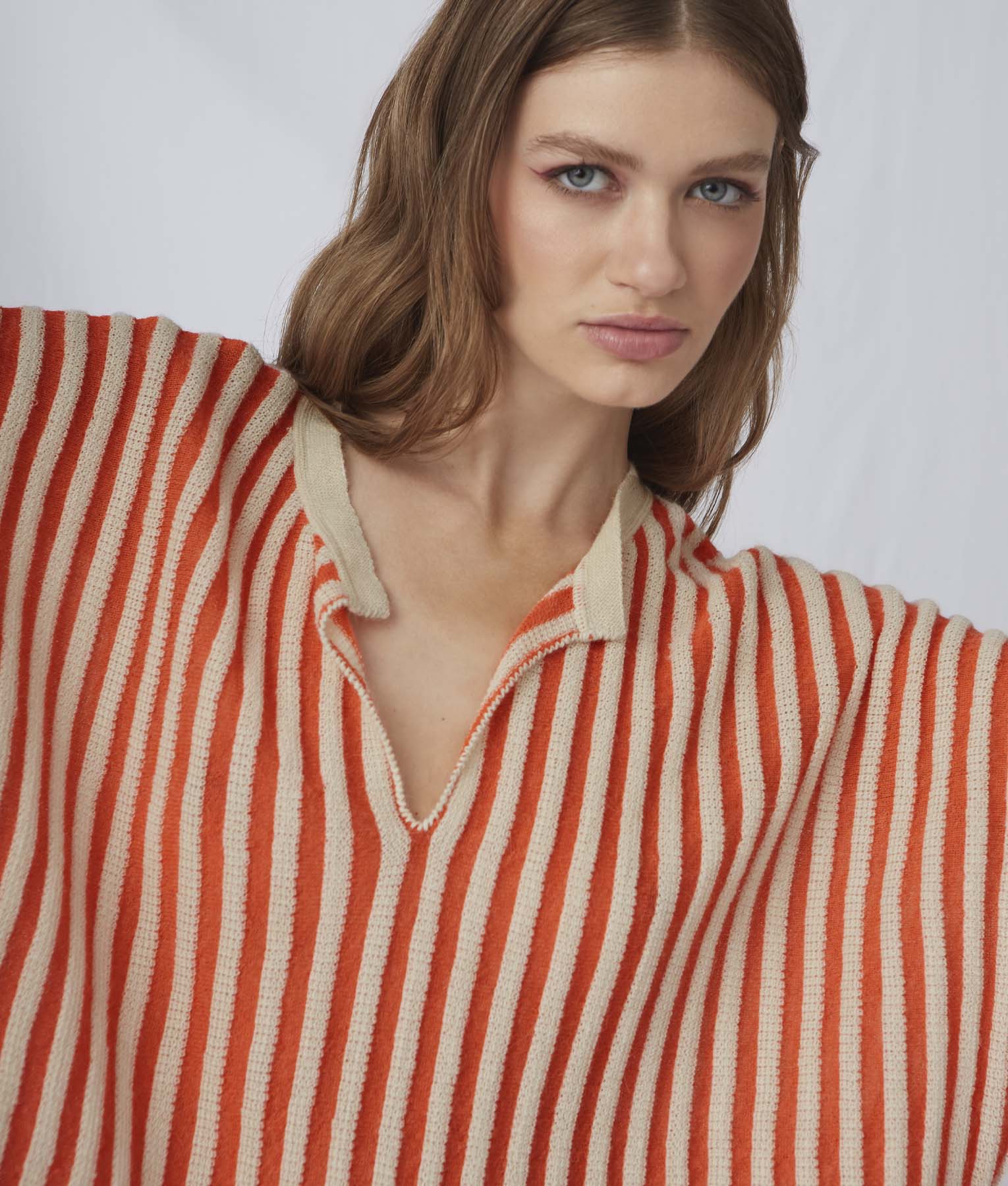 Poncho Las Rayas - Blanco Invierno Y Camelia