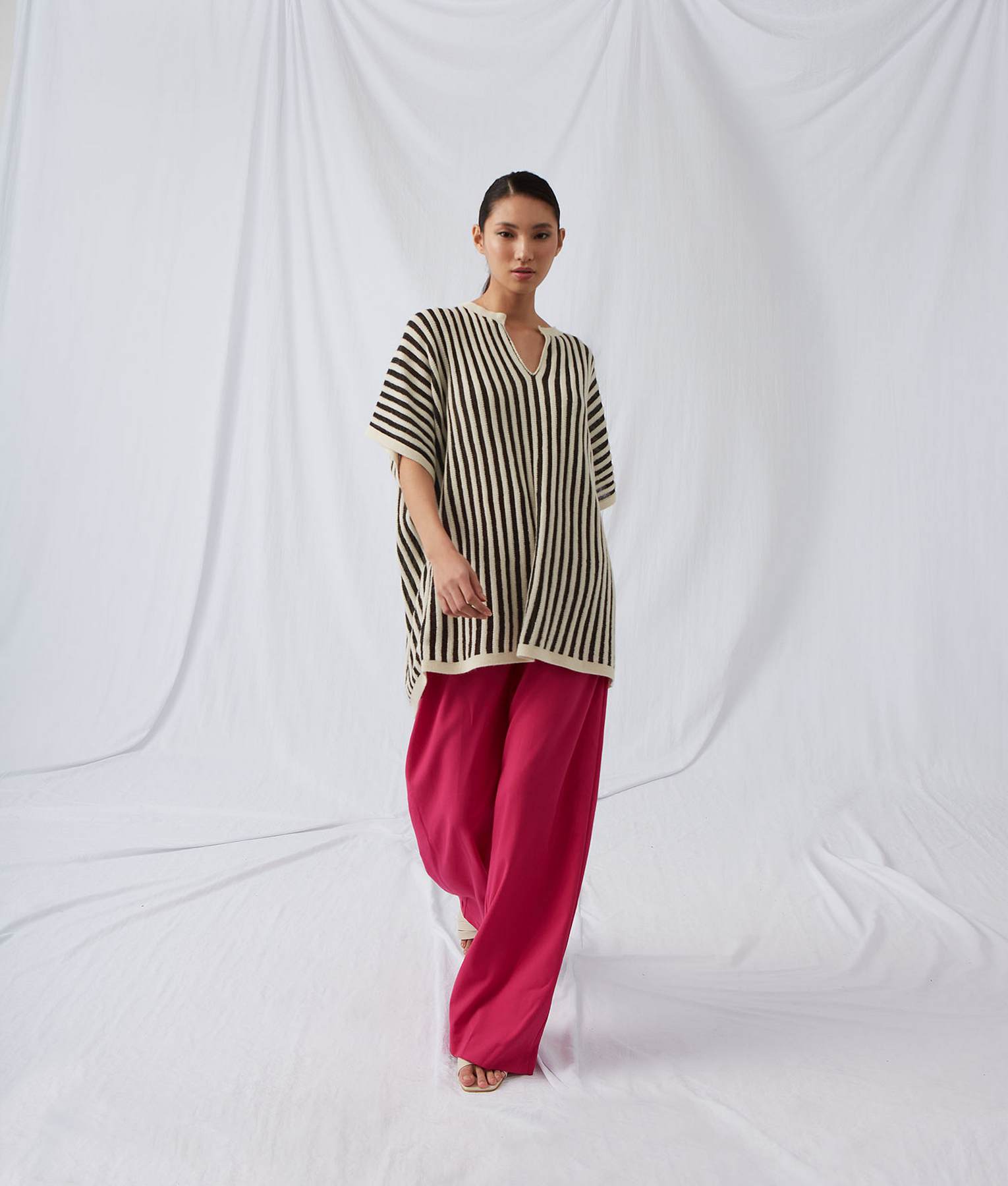 Poncho Las Rayas - Blanco Invierno Y Negro