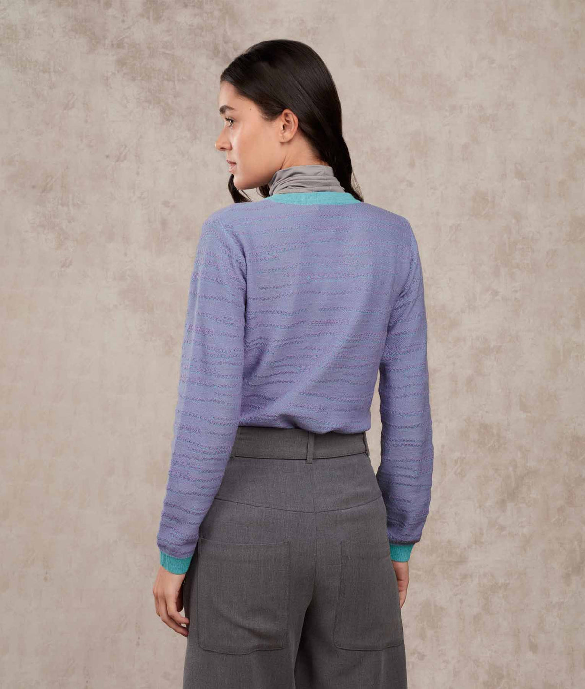 Chompa Con Lineas Abstractas - Purpura Cachemir Y Azul Aire