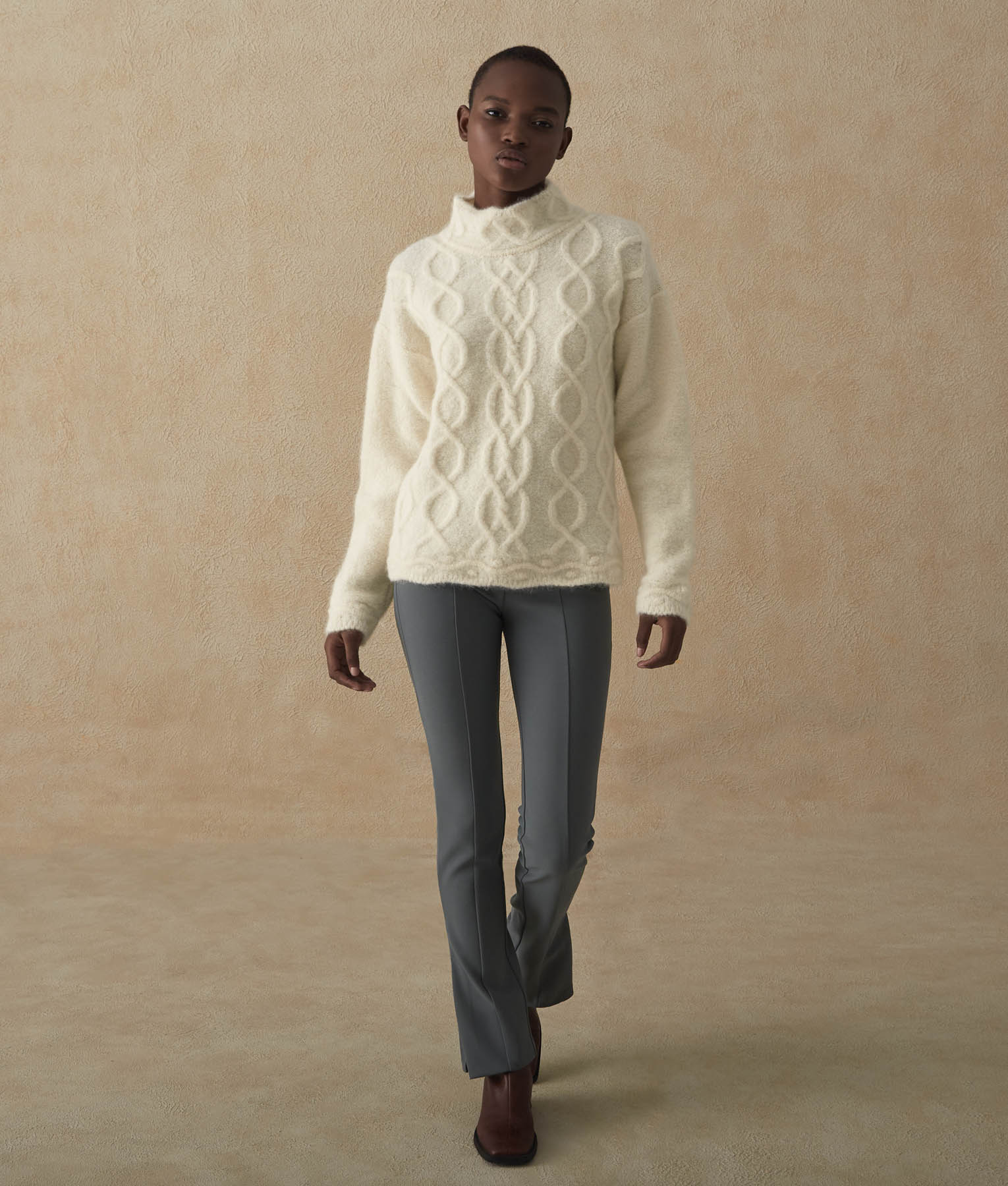 Chompa Cables Cuello Alto - Blanca Nieve