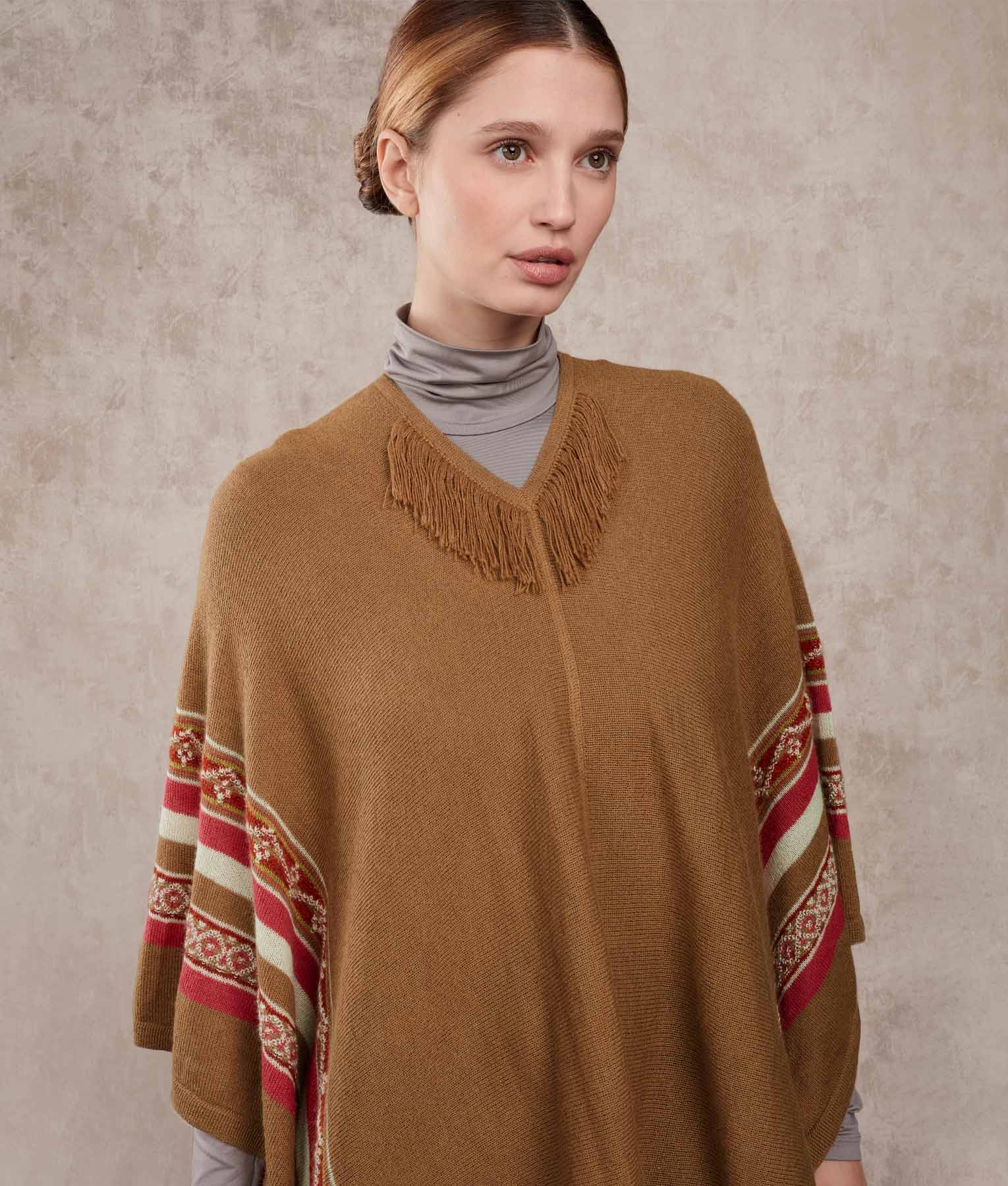 Poncho Con Flecos - Coco Tostado Con Flecos