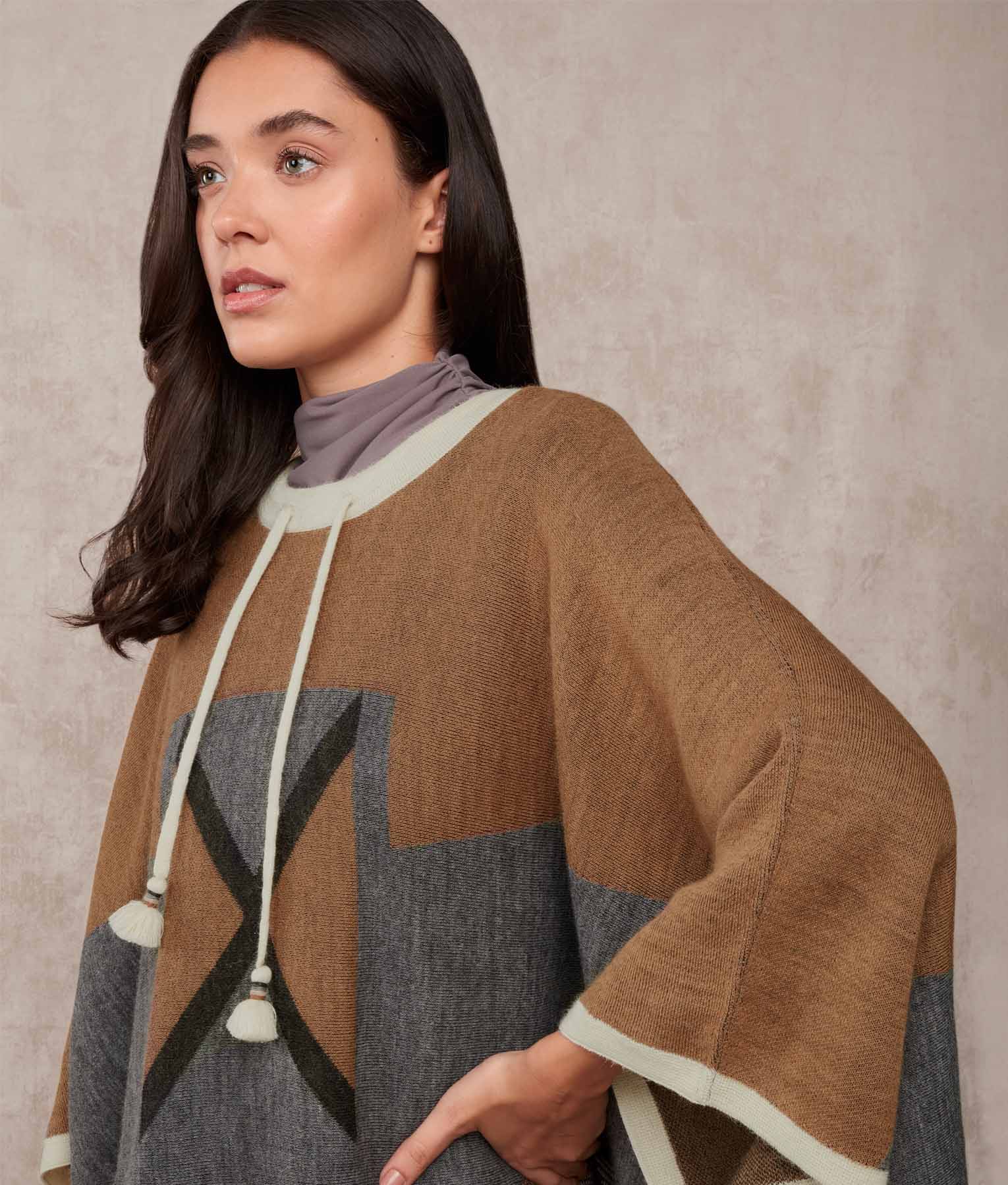 Poncho La Favorita Jacquard - Marron Tabaco Y Regaliz