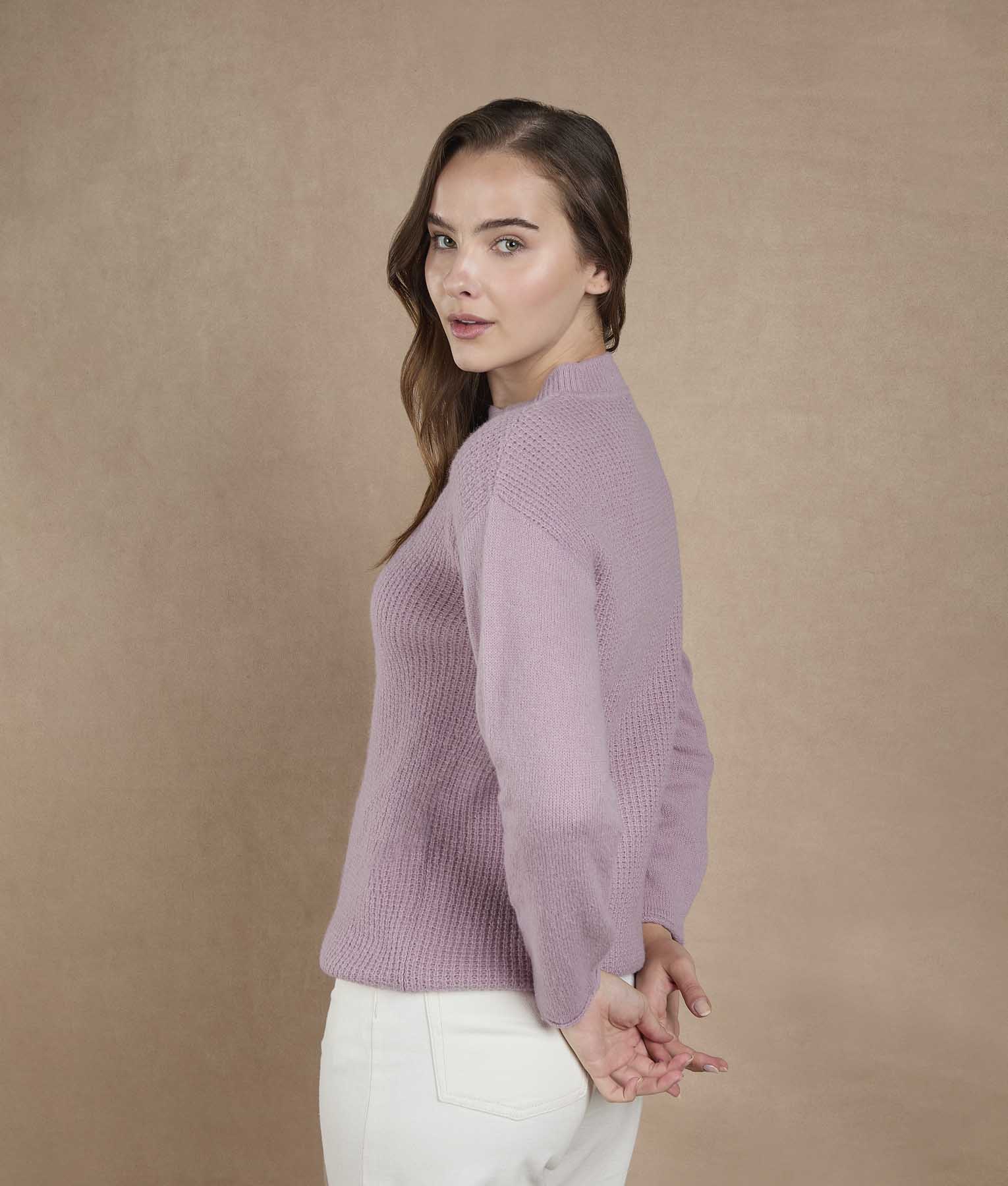 Chompa Rosa Lavanda con cuello alto