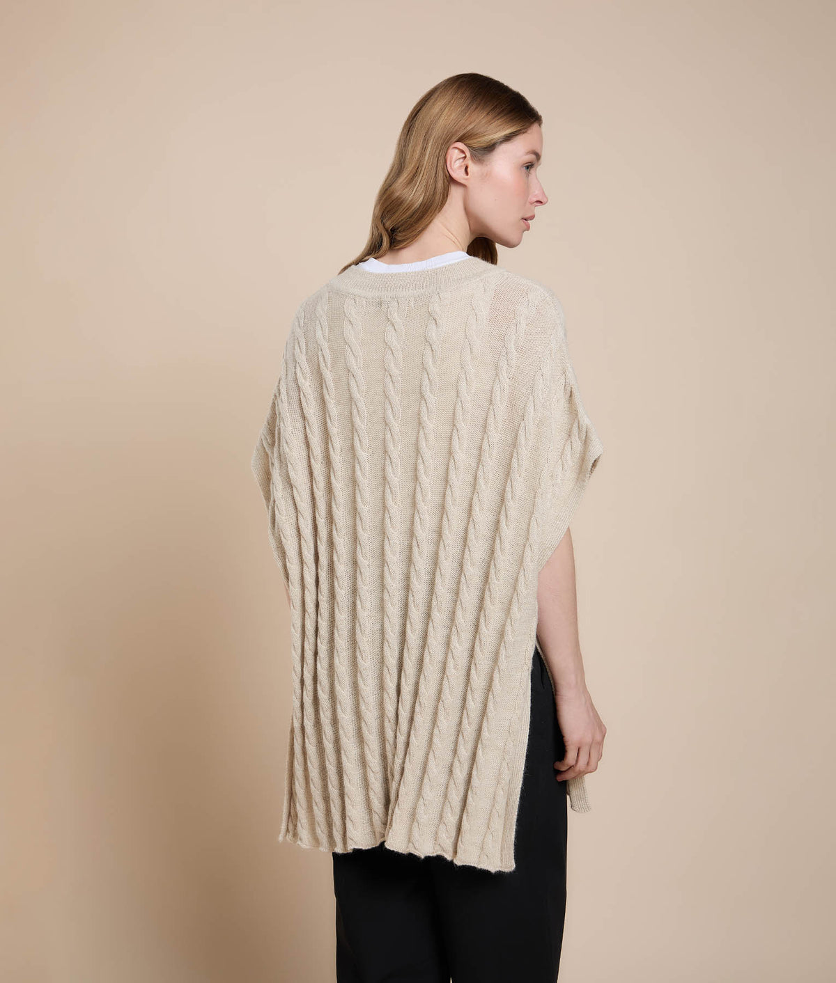 Poncho con Mangas de Trenzas y Texturas
