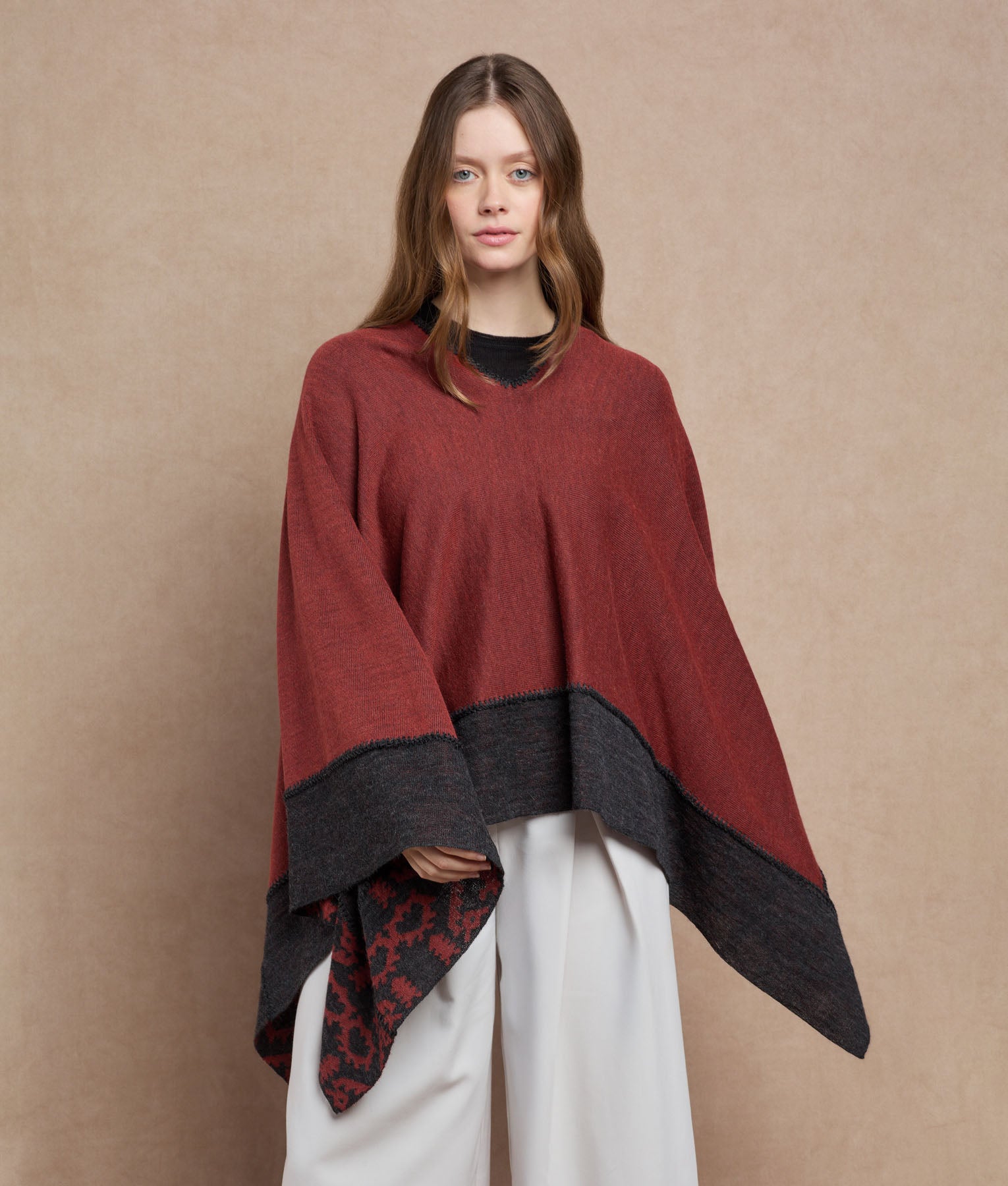 Poncho Reversible Trimmed
