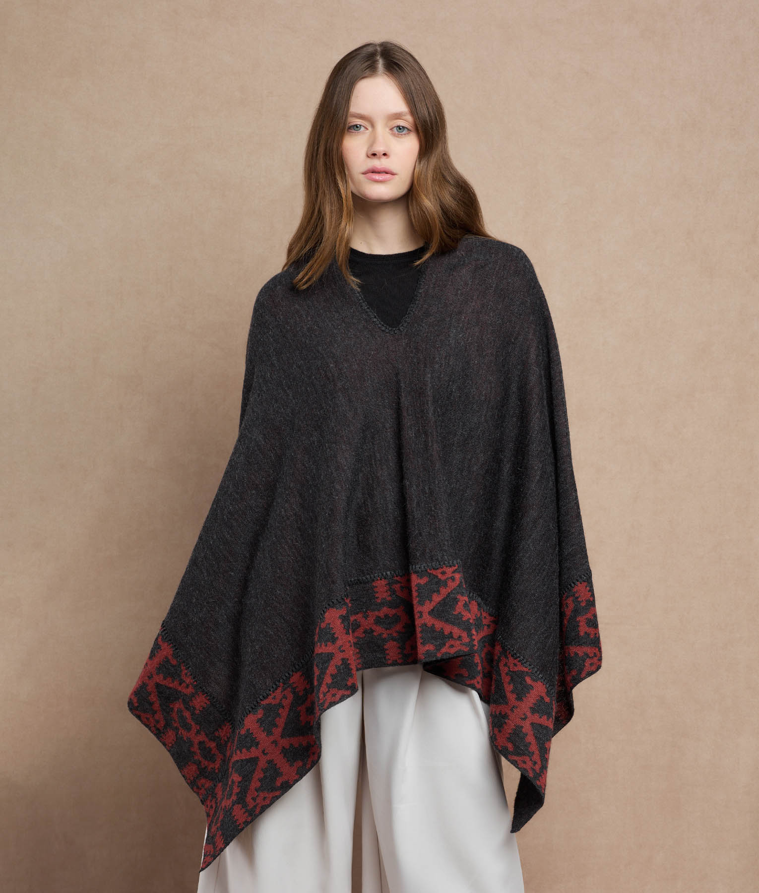 Poncho Reversible Trimmed