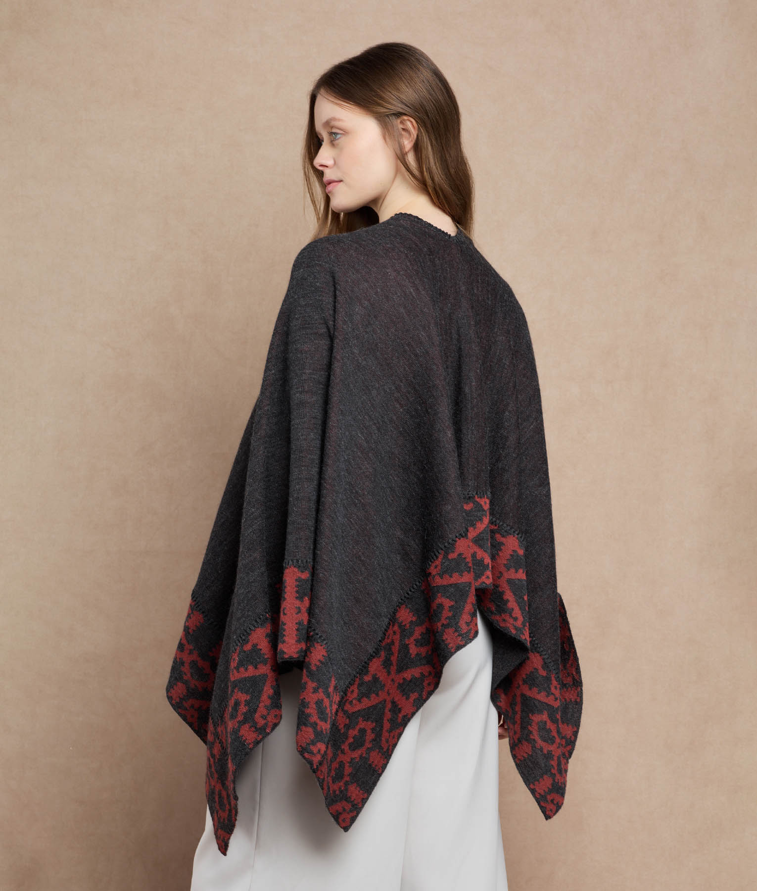 Poncho Reversible Trimmed
