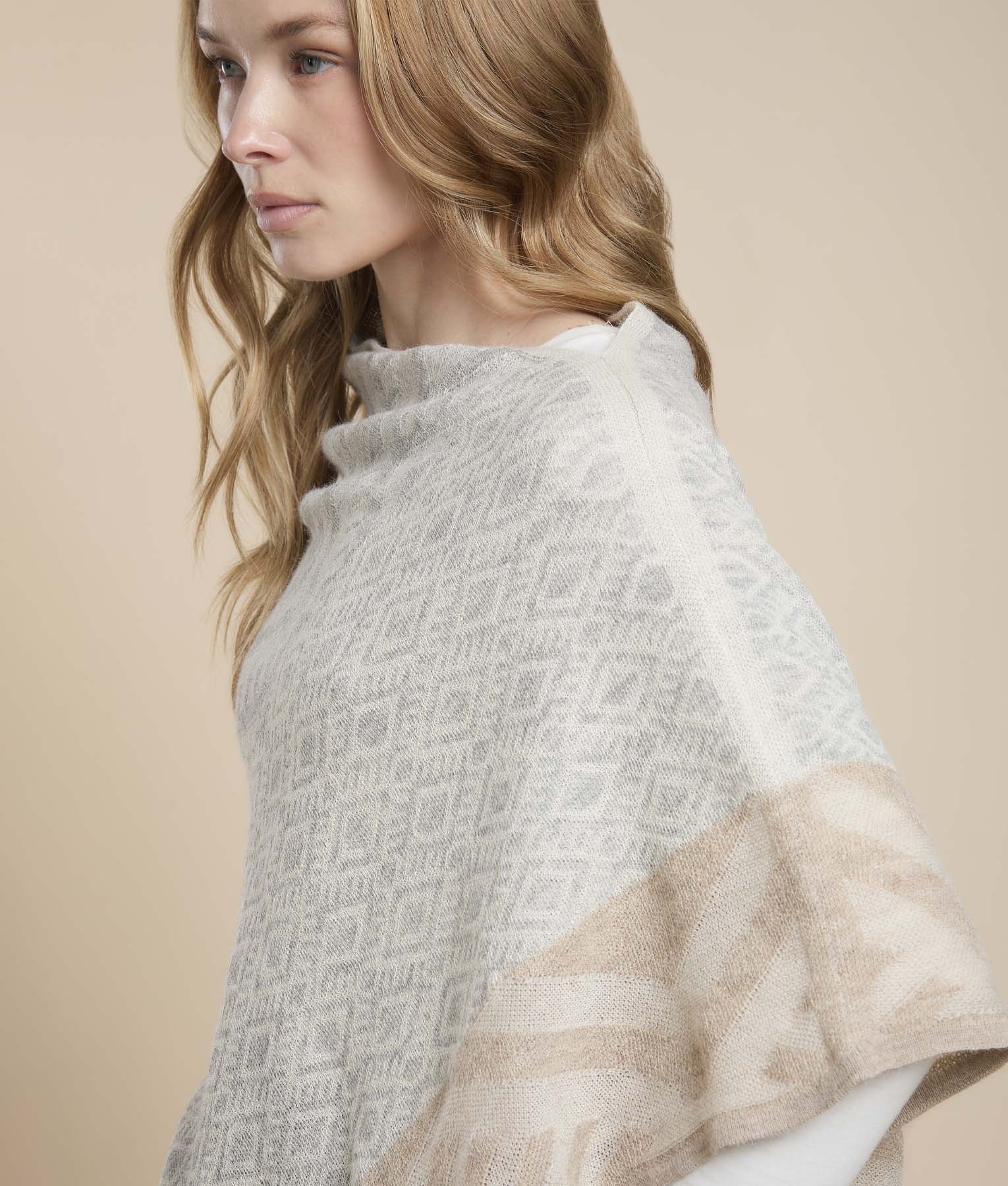 Poncho Jacquard Básico
