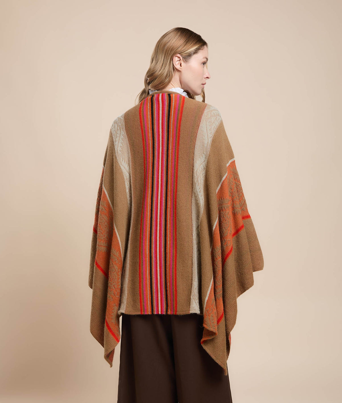 Capa Jacquard de Rayas Irregulares