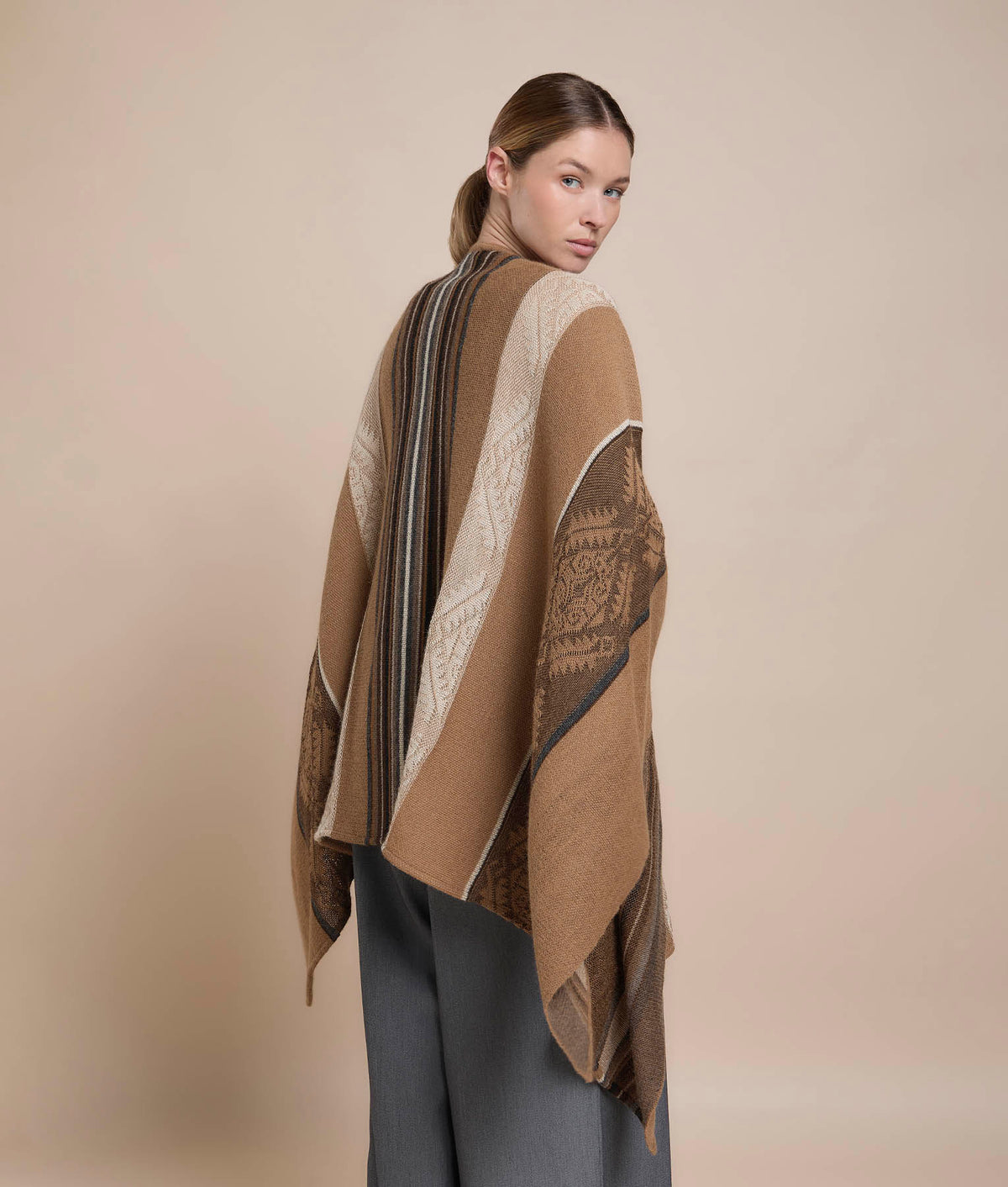 Capa Jacquard de Rayas Irregulares