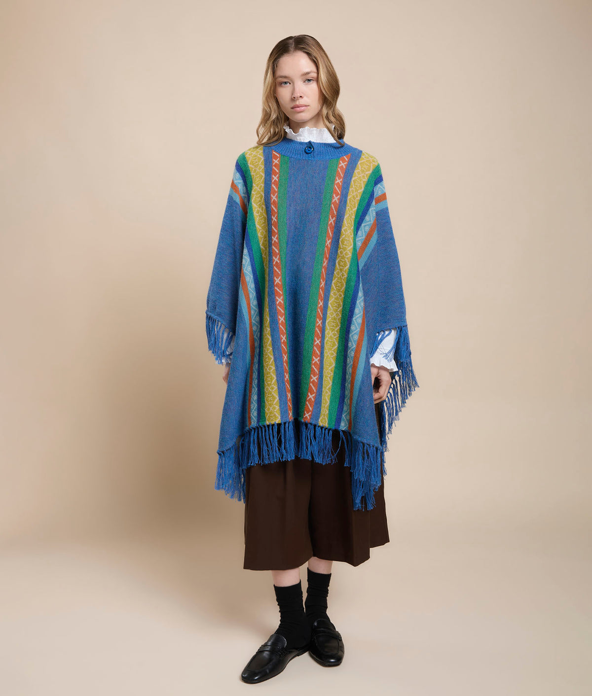 Poncho con Botones y Flecos