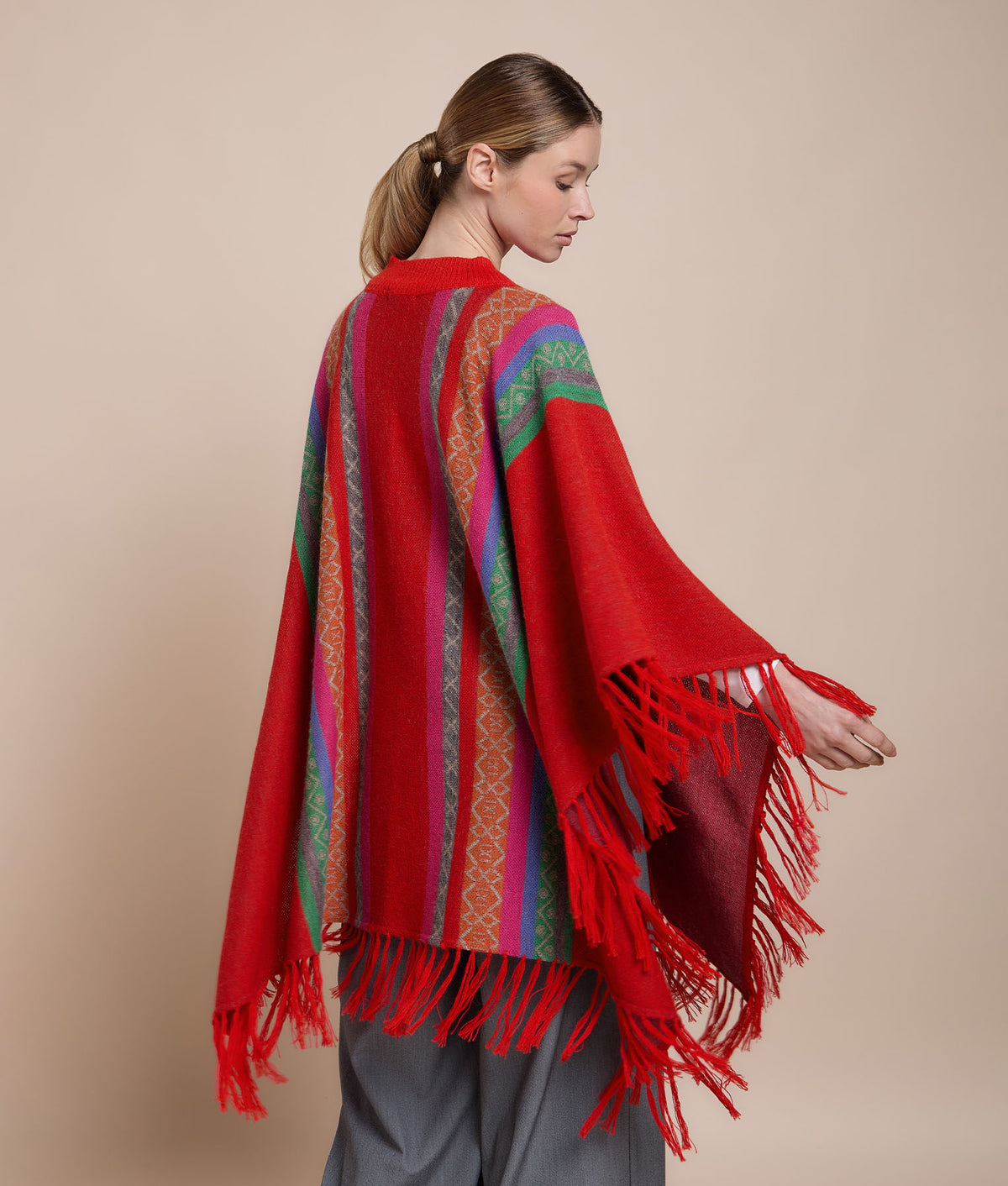 Poncho con Botones y Flecos