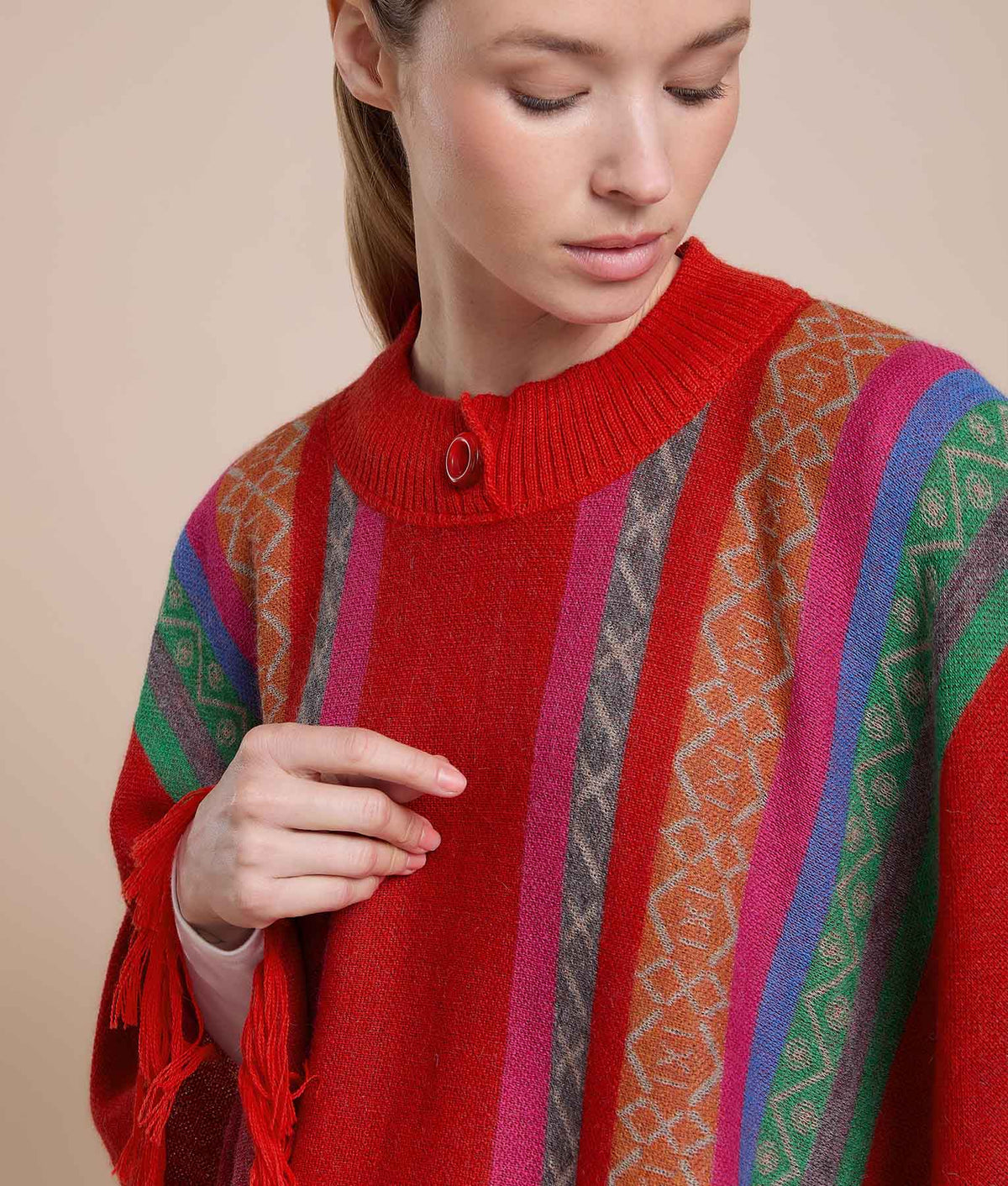 Poncho con Botones y Flecos